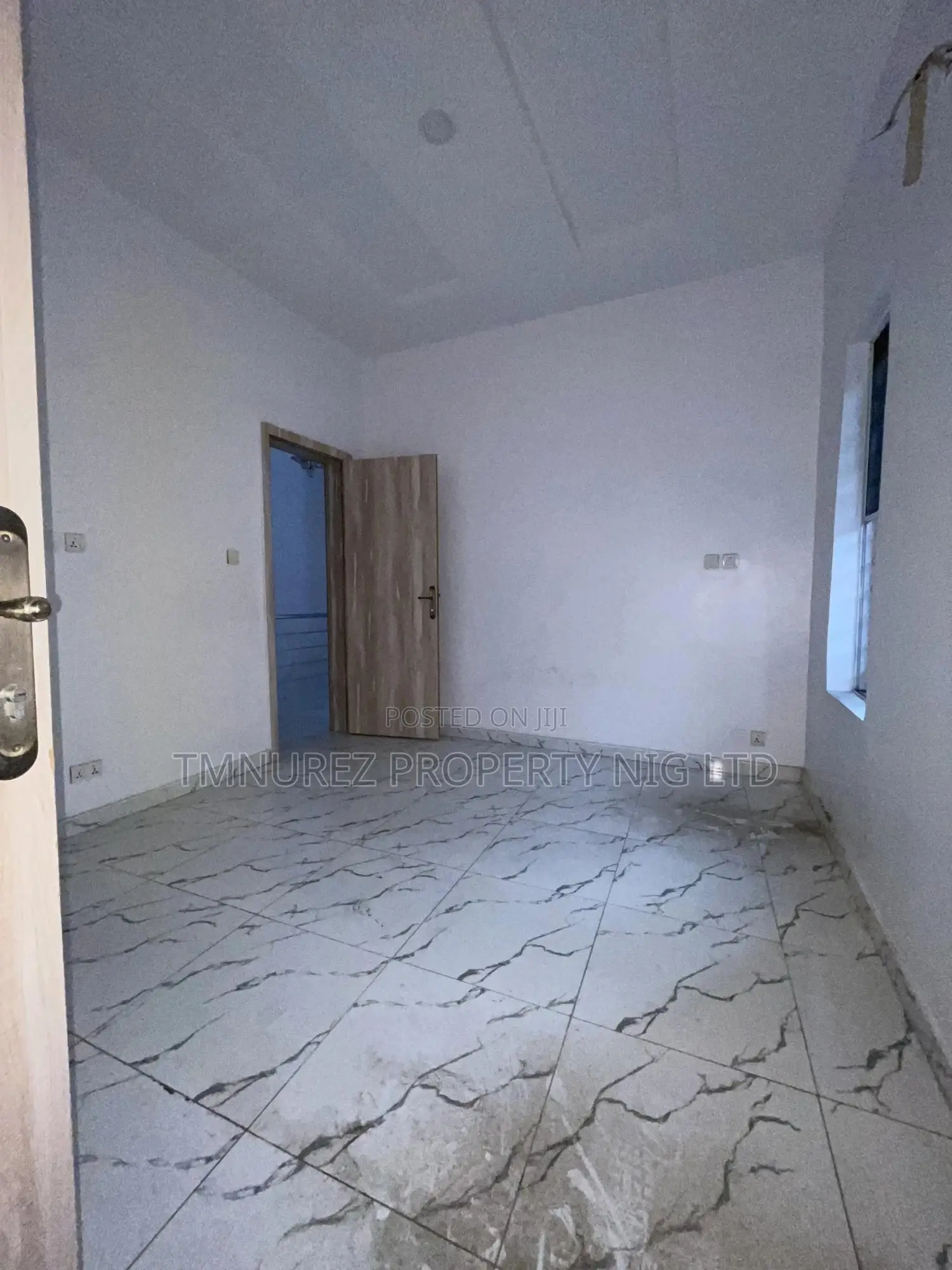 4bdrm Duplex in Chevron for rent in Chevron