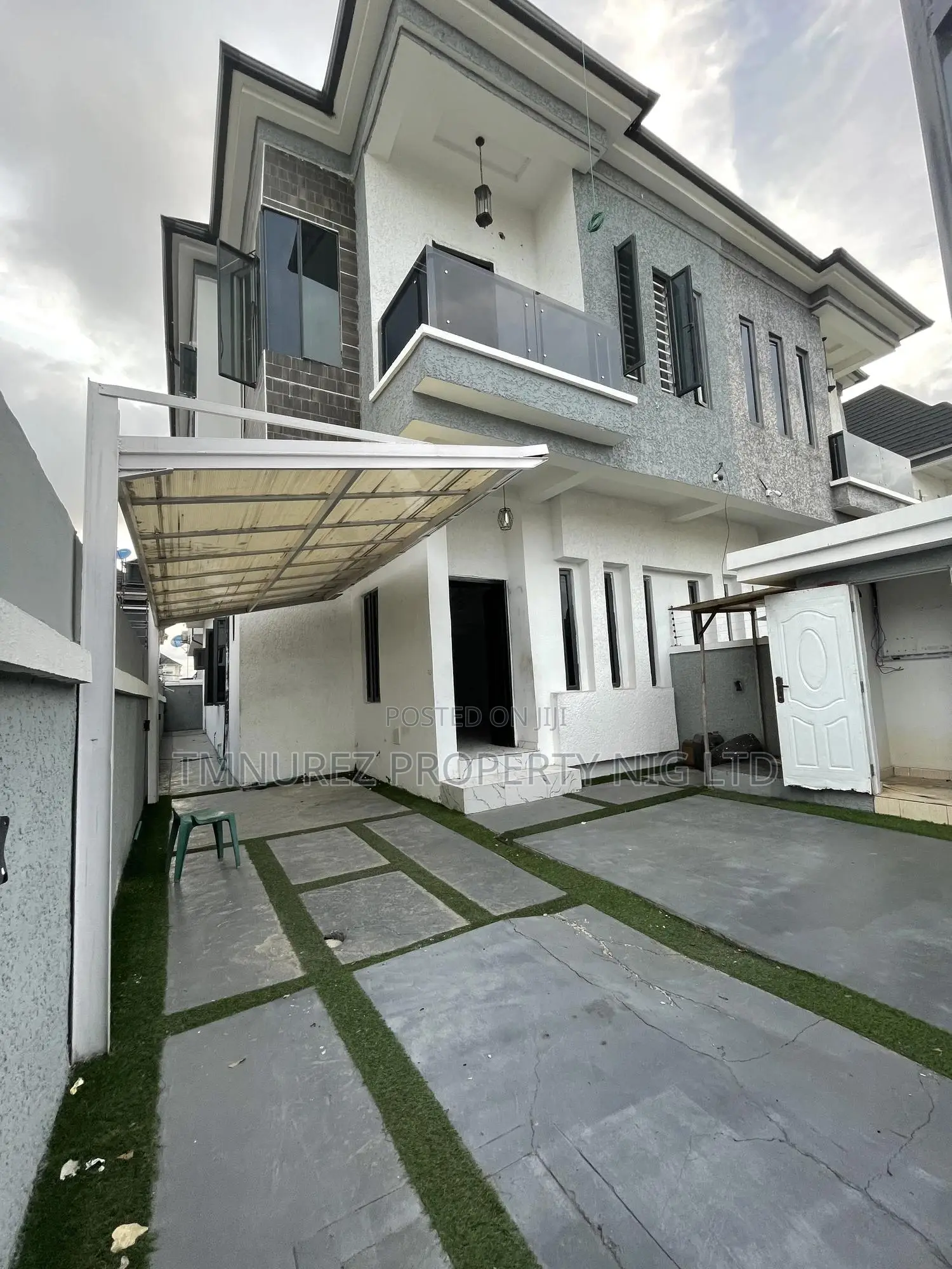 4bdrm Duplex in Chevron for rent in Chevron