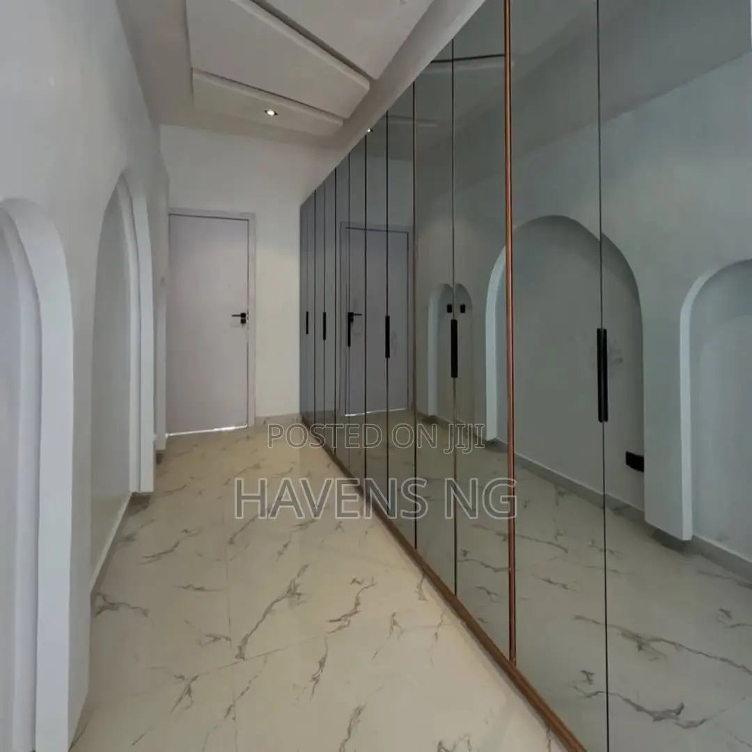 4bdrm Duplex in Chevron for sale in Chevron