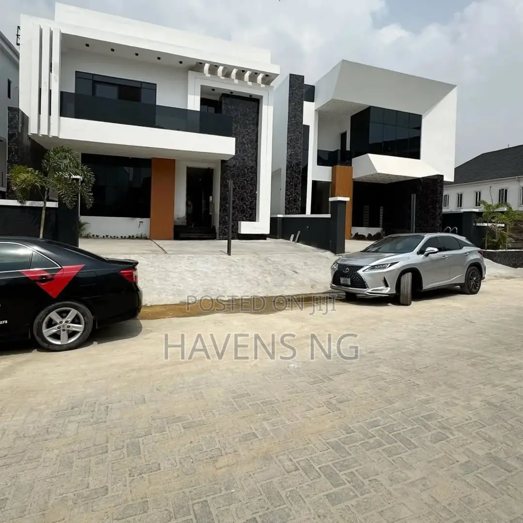 4bdrm Duplex in Chevron for sale in Chevron