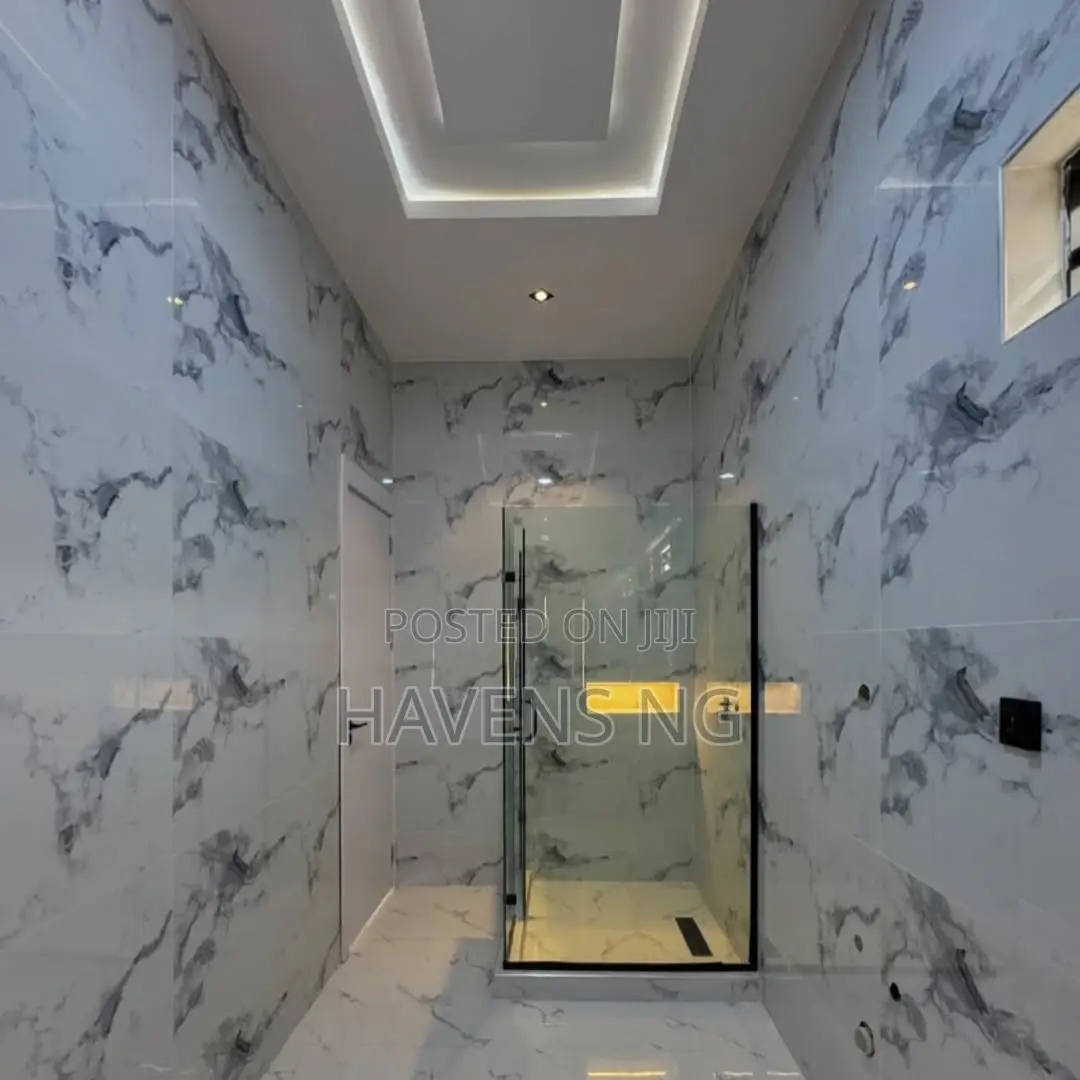 4bdrm Duplex in Chevron for sale in Chevron