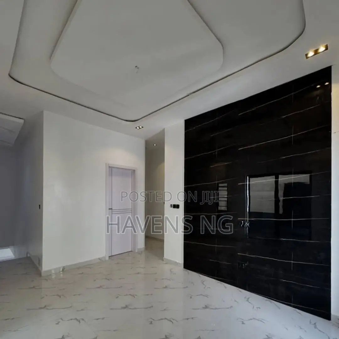 4bdrm Duplex in Chevron for sale in Chevron