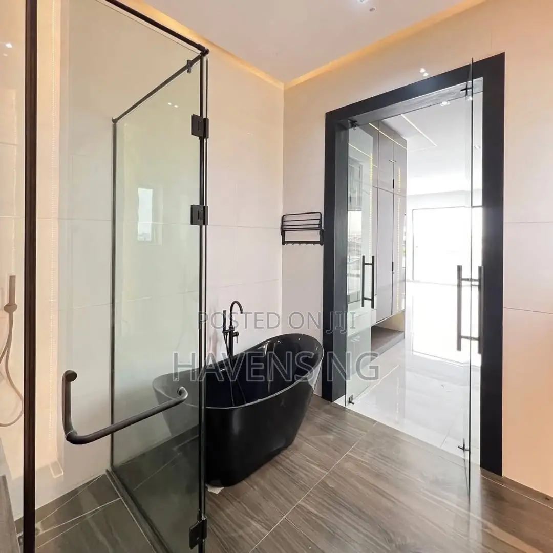 5bdrm Duplex in Idado for sale in Idado