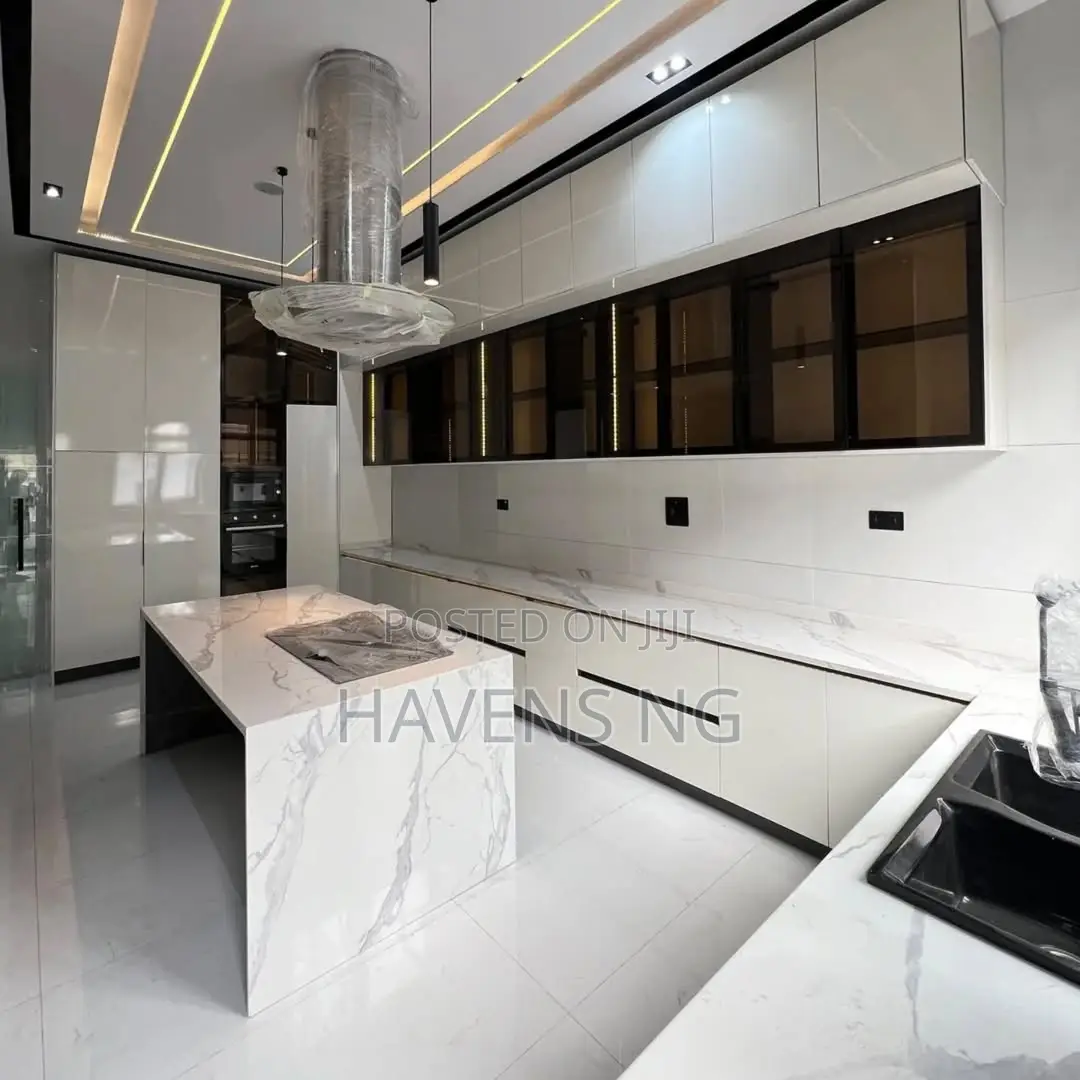 5bdrm Duplex in Idado for sale in Idado