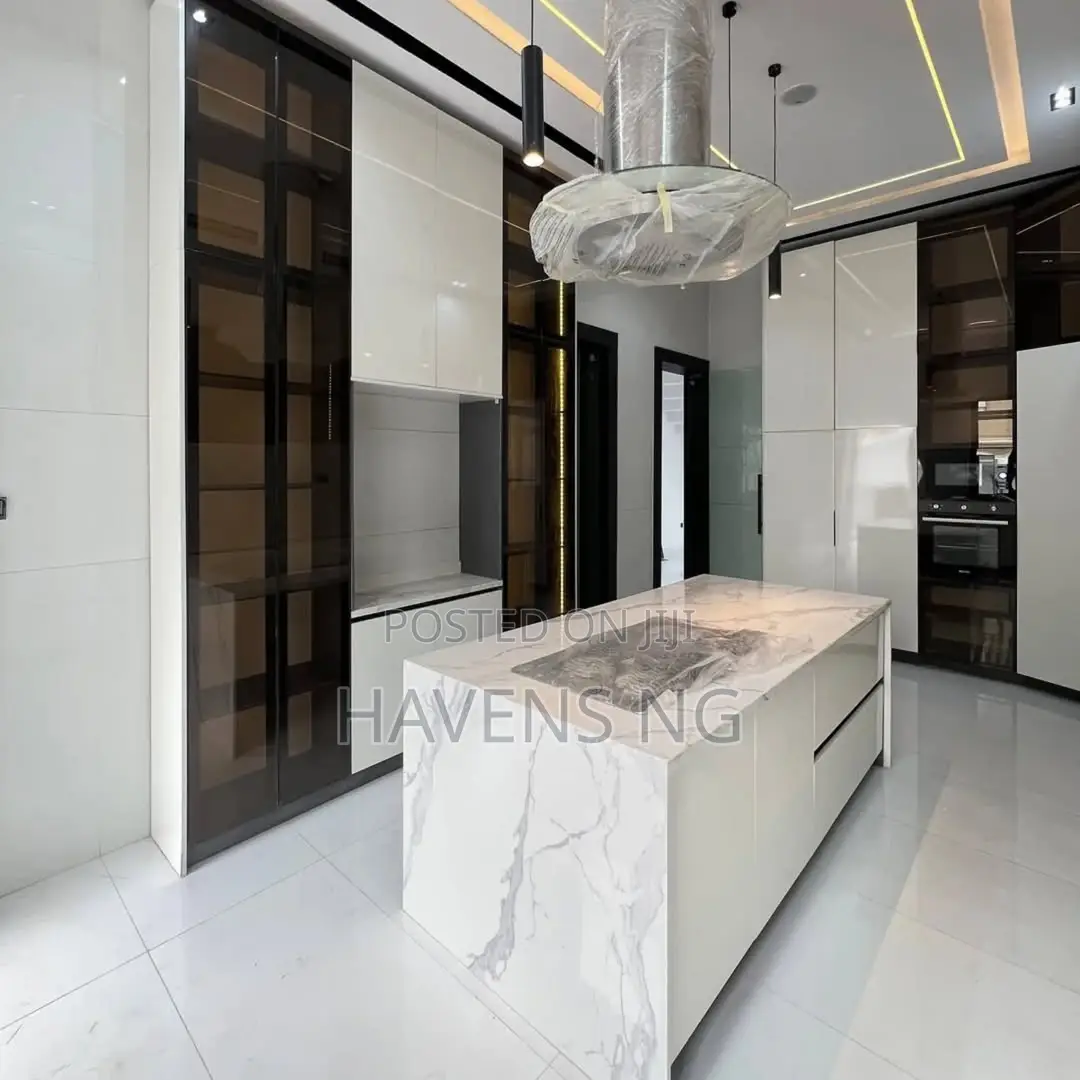 5bdrm Duplex in Idado for sale in Idado