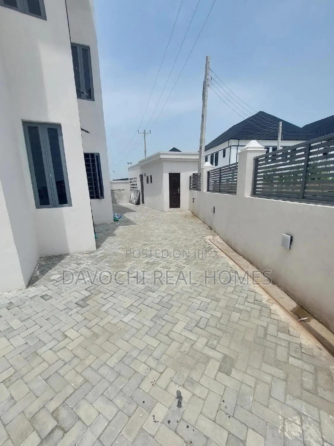 2bdrm Apartment in Ikota Estate, Lekki for sale in Lekki