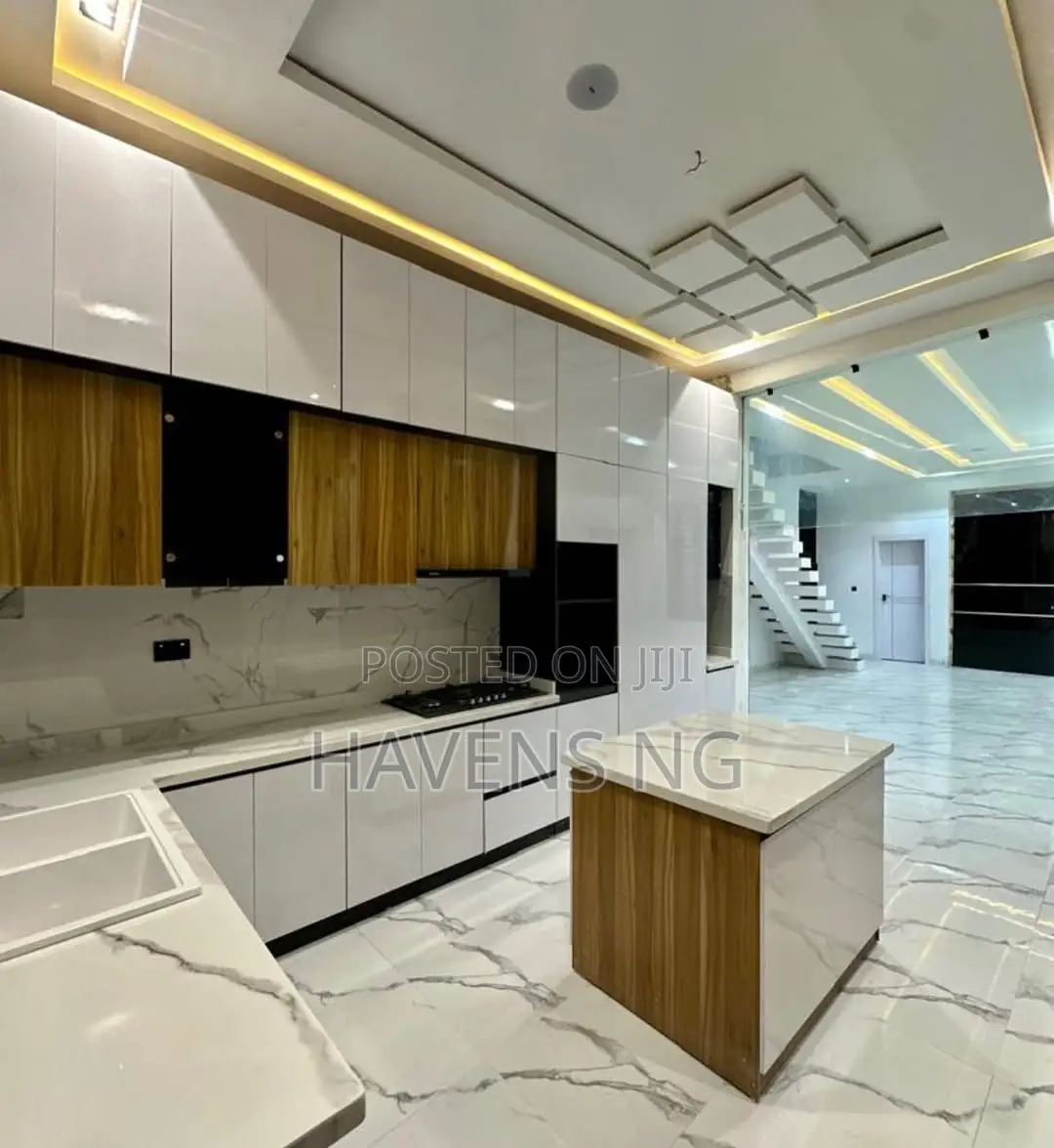 5bdrm Duplex in Lekki Phase 1 for sale in Lekki Phase 1