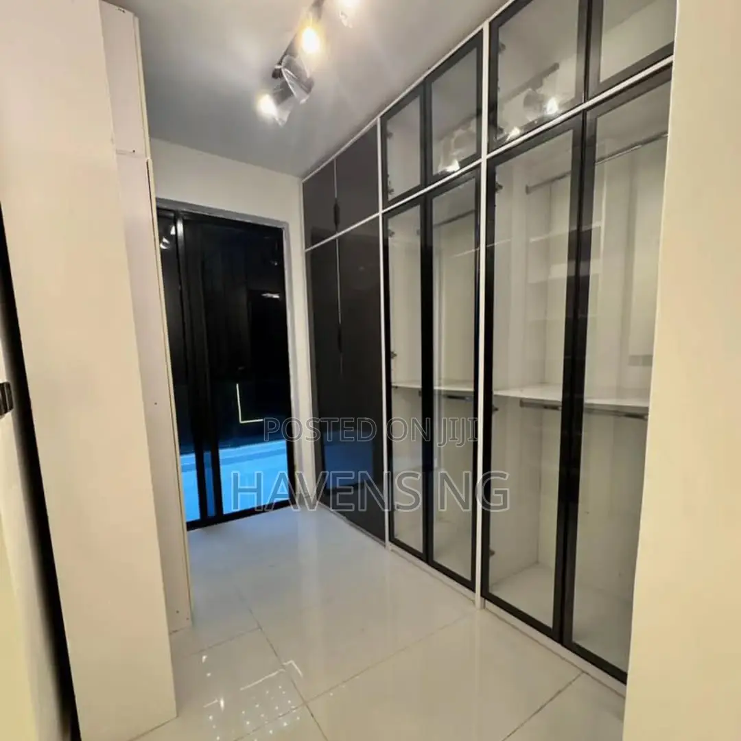 5bdrm Duplex in Lekki Phase 1 for sale in Lekki Phase 1