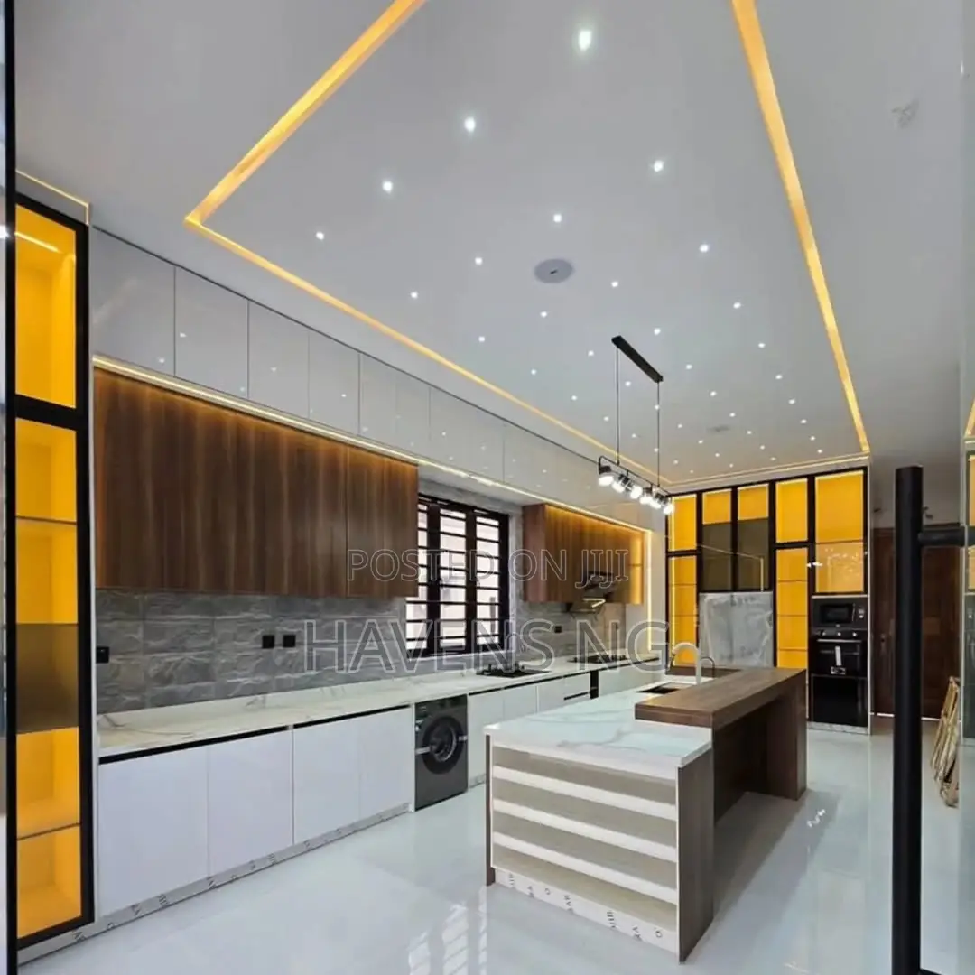 5bdrm Duplex in Ikota for sale in Ikota