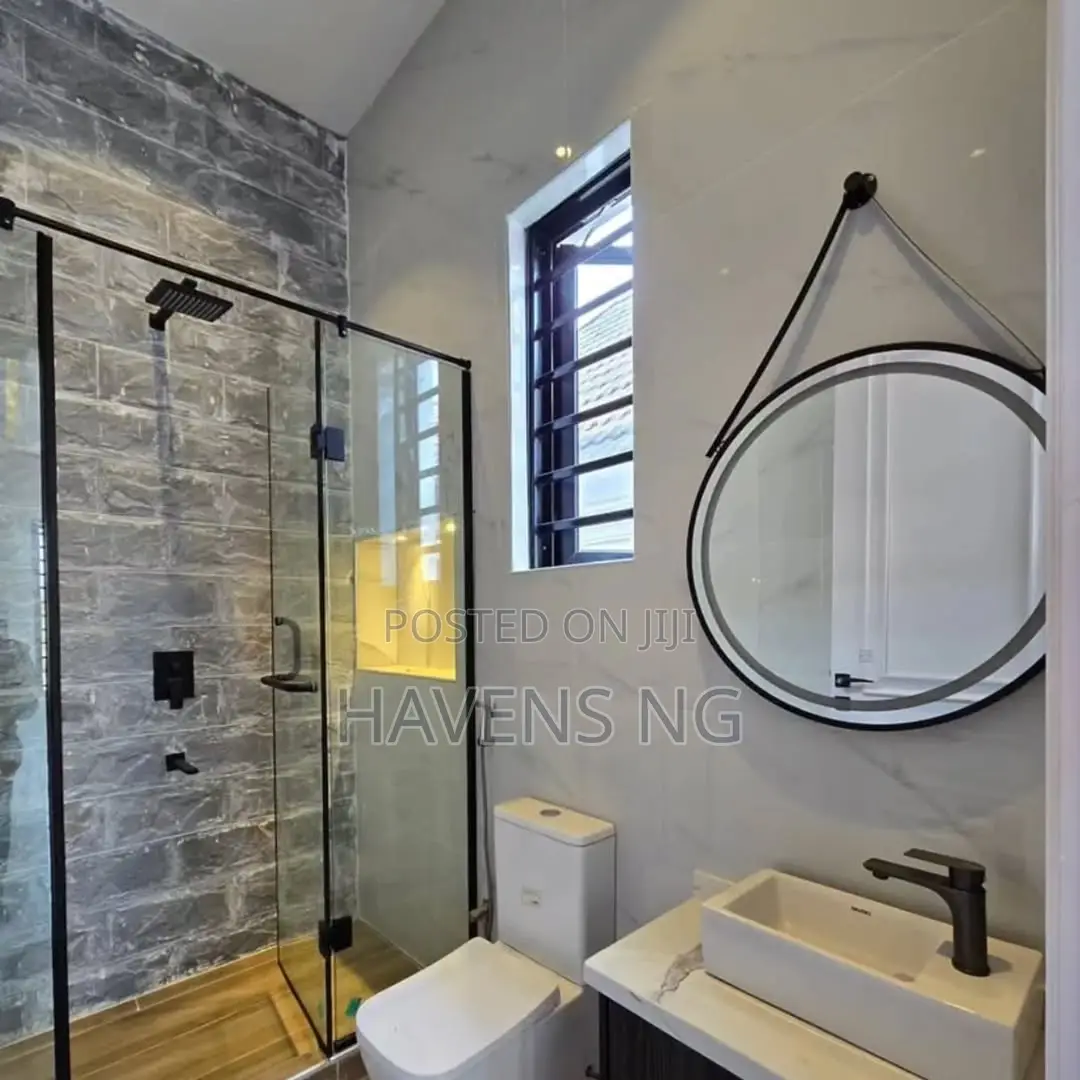 5bdrm Duplex in Ikota for sale in Ikota