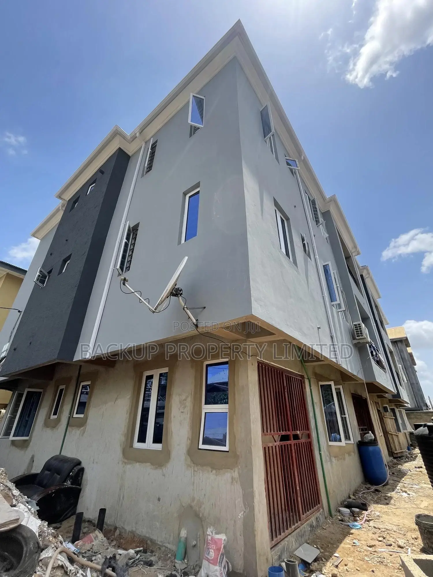 3bdrm Block of Flats in Off Olonade, Alagomeji for sale in Alagomeji