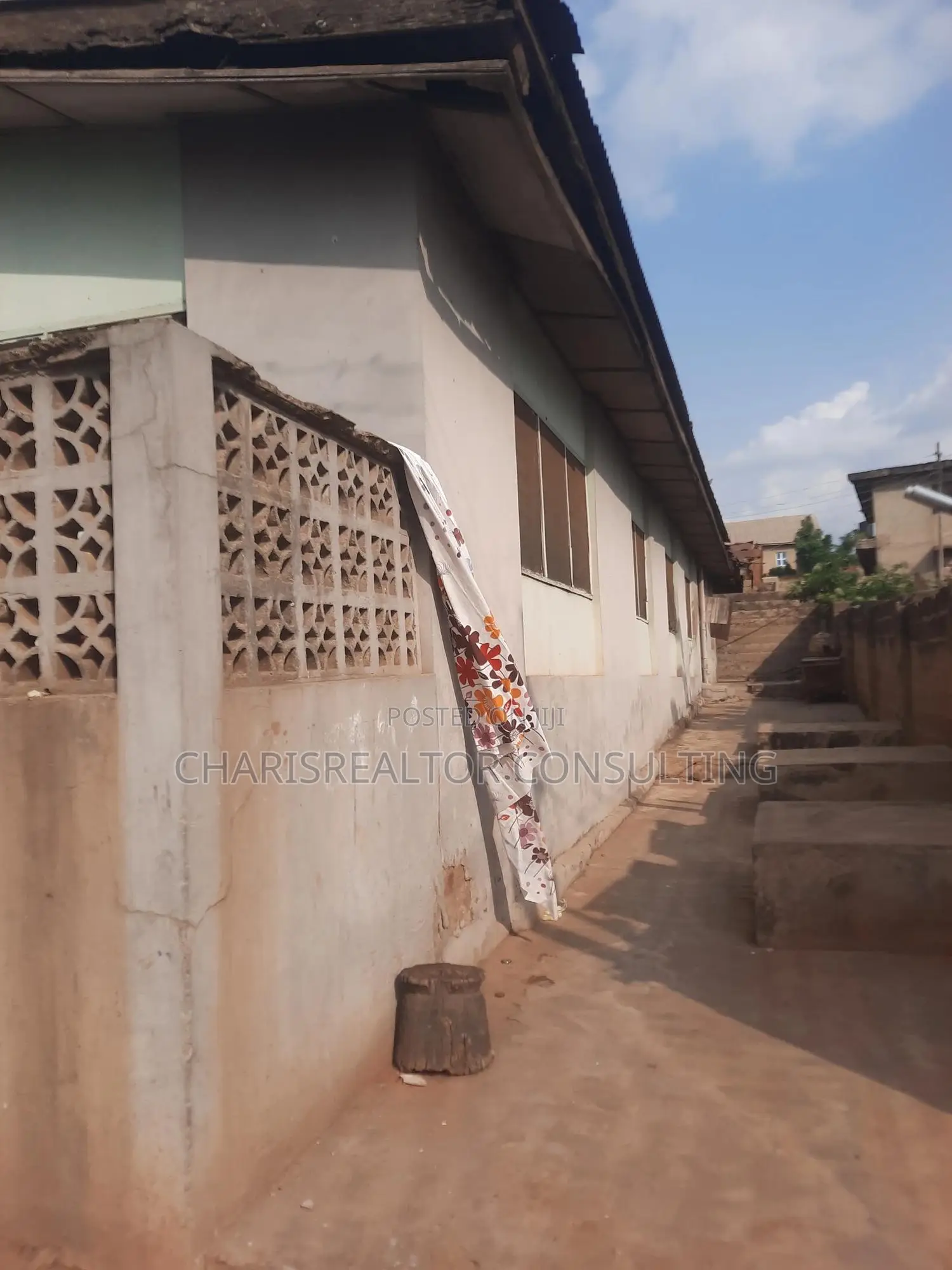 12bdrm Apartment in Ojoo for sale in Ojoo