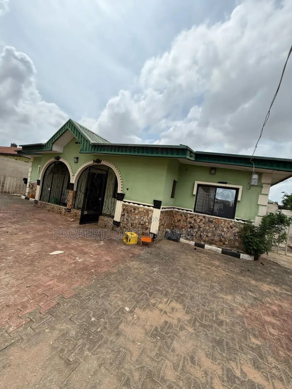4bdrm Bungalow in Happy Way Estate, Baruwa for sale in Baruwa