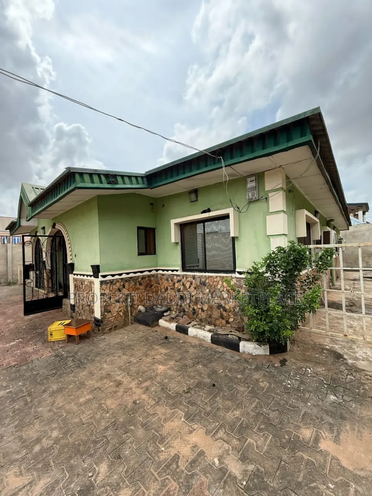 4bdrm Bungalow in Happy Way Estate, Baruwa for sale in Baruwa