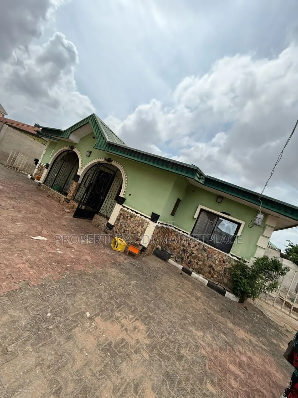 4bdrm Bungalow in Happy Way Estate, Baruwa for sale in Baruwa
