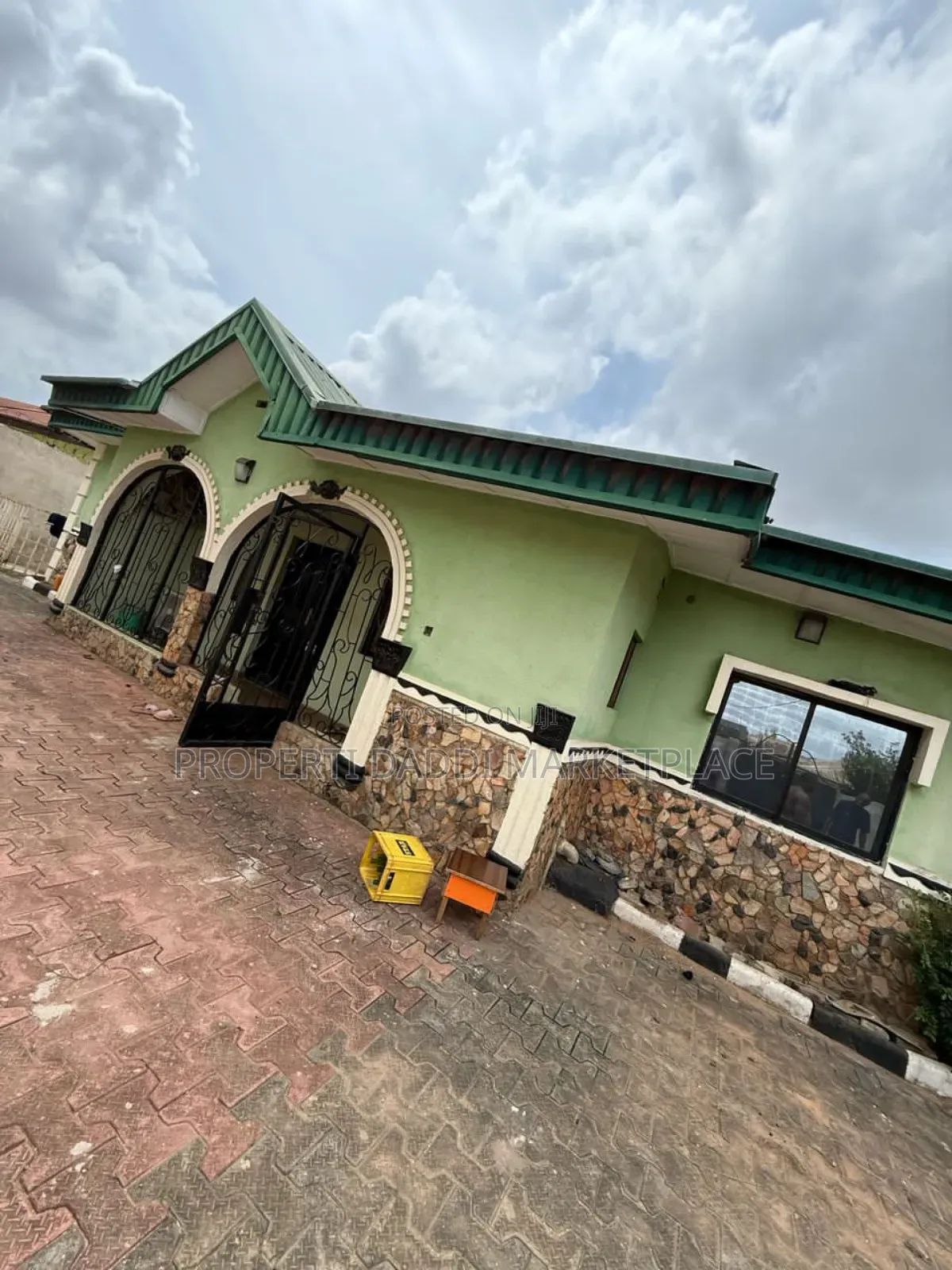 4bdrm Bungalow in Happy Way Estate, Baruwa for sale in Baruwa