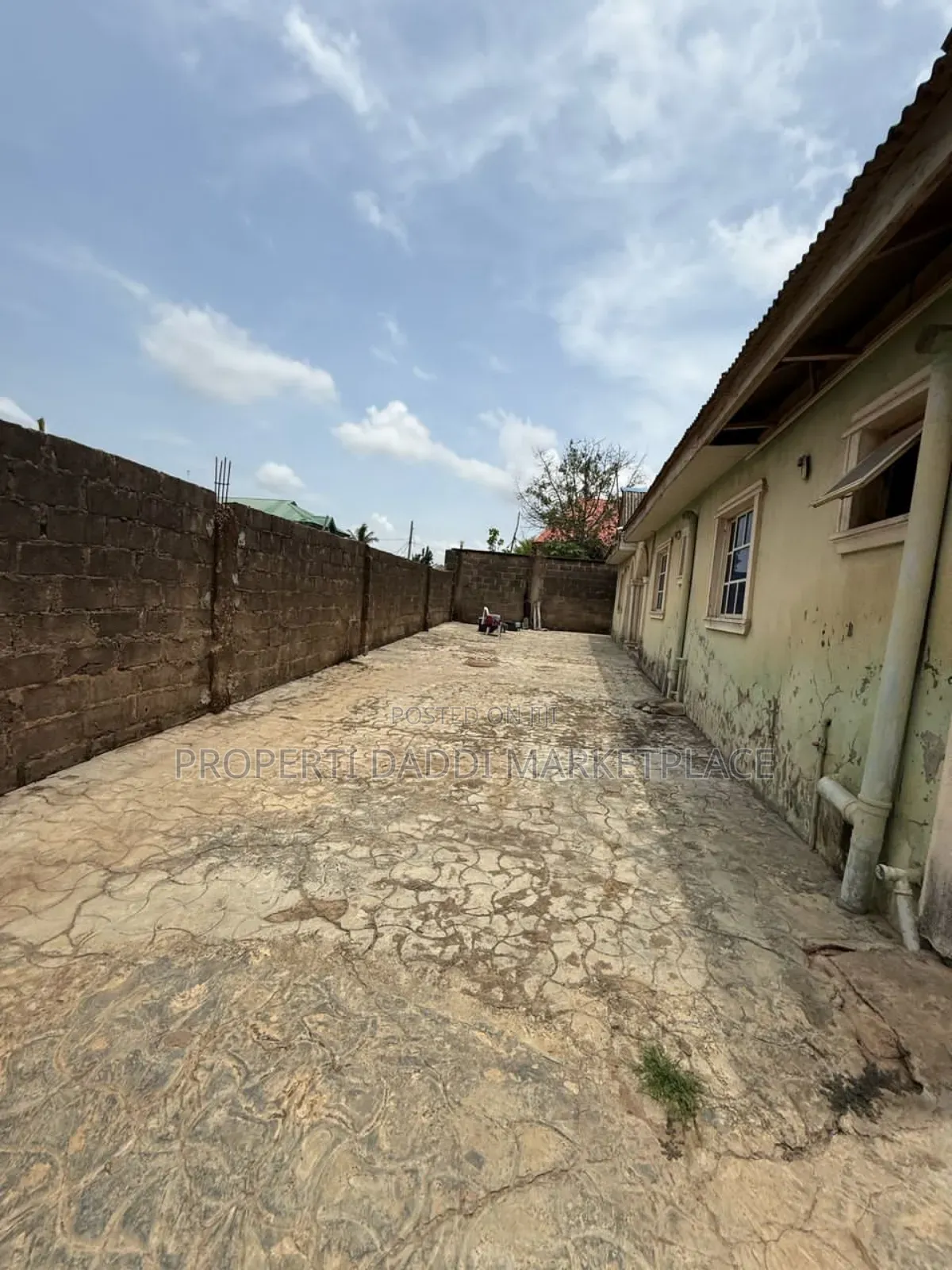 5bdrm Block of Flats in Ayobo for sale in Ayobo