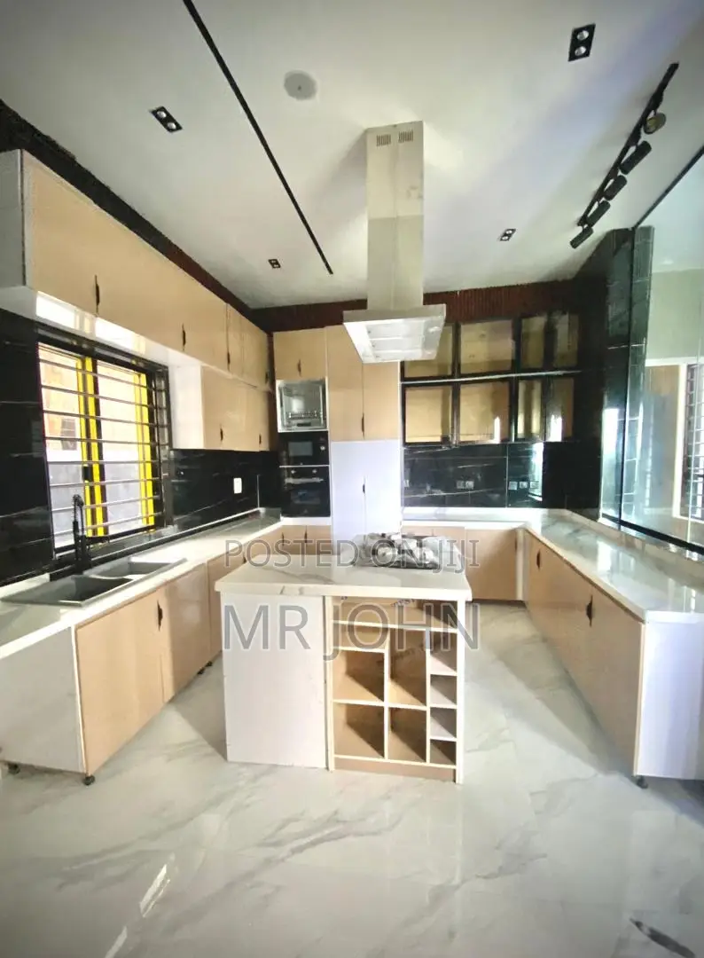 5bdrm House in Mcjedi Pr, Lekki for sale in Lekki