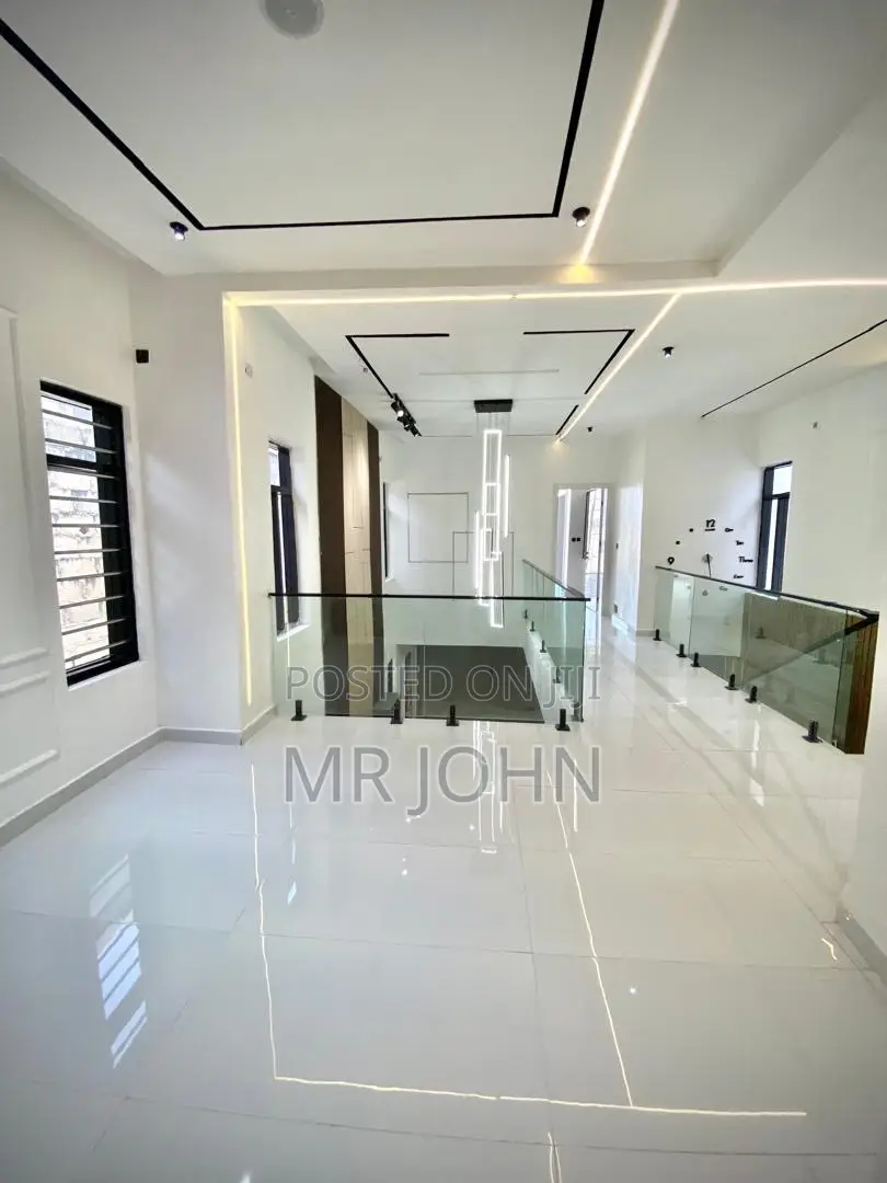 5bdrm House in Mcjedi Pr, Lekki for sale in Lekki