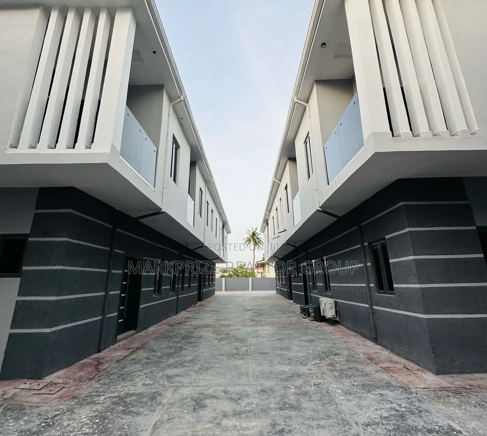 4bdrm Duplex in Opebi Ikeja Lagos for sale in Opebi