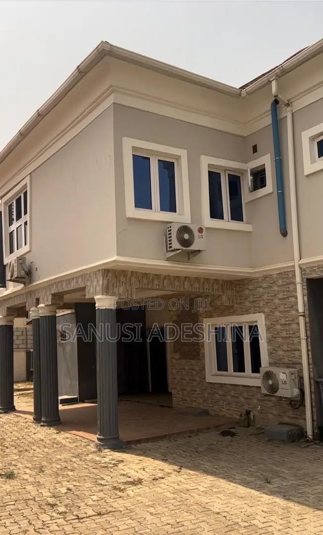 4bdrm Duplex in Gwarimpa Estate,By, Gwarinpa for sale in Gwarinpa
