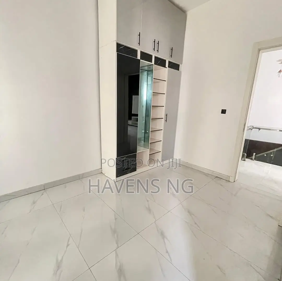 4bdrm Duplex in Lekki Phase 1 for sale in Lekki Phase 1