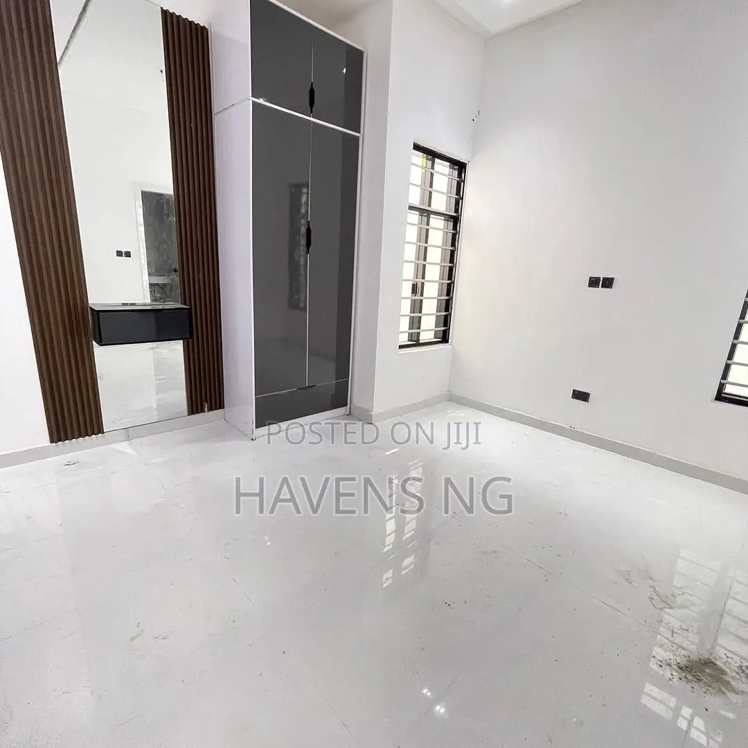 5bdrm Duplex in Lekki Phase 1 for sale in Lekki Phase 1