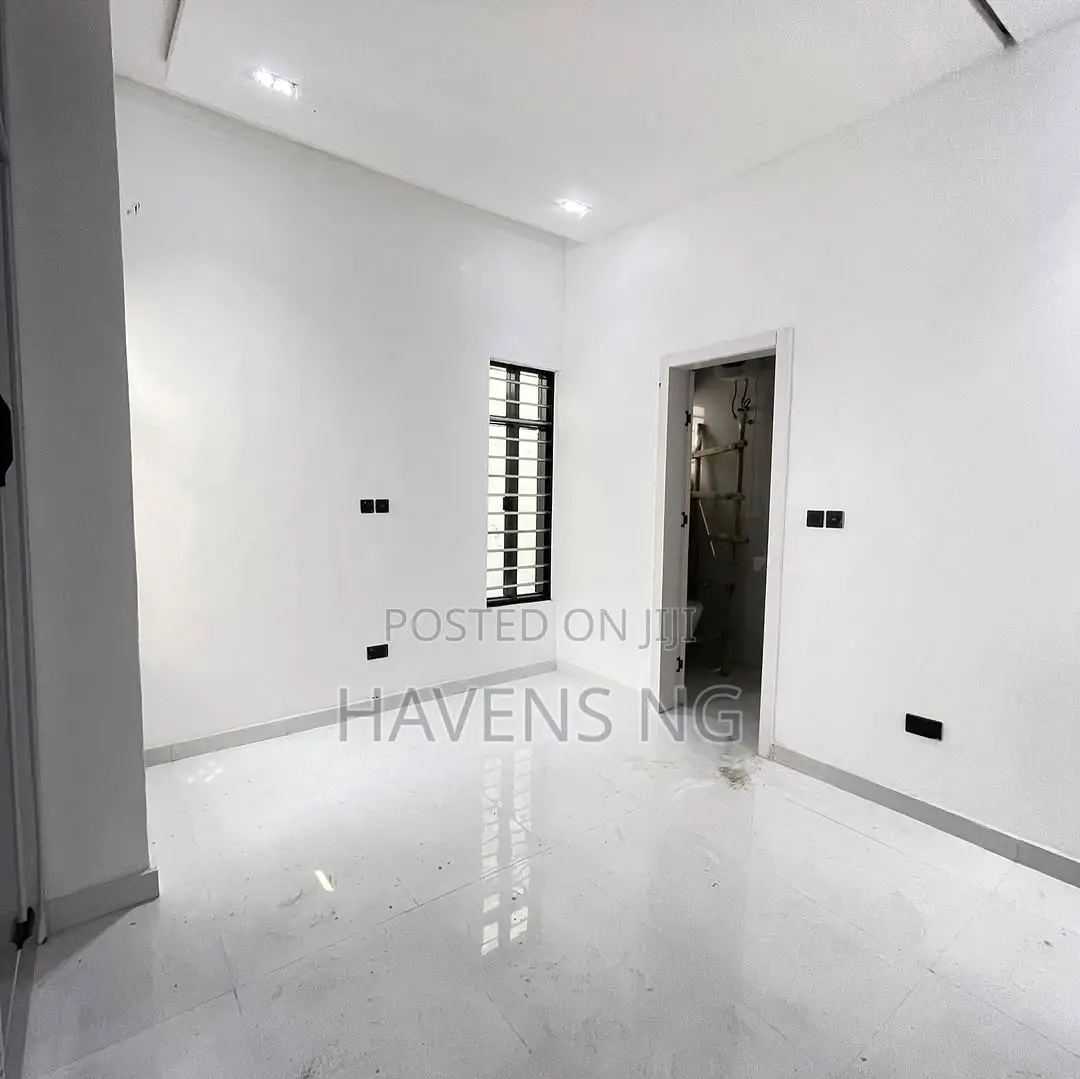 5bdrm Duplex in Lekki Phase 1 for sale in Lekki Phase 1