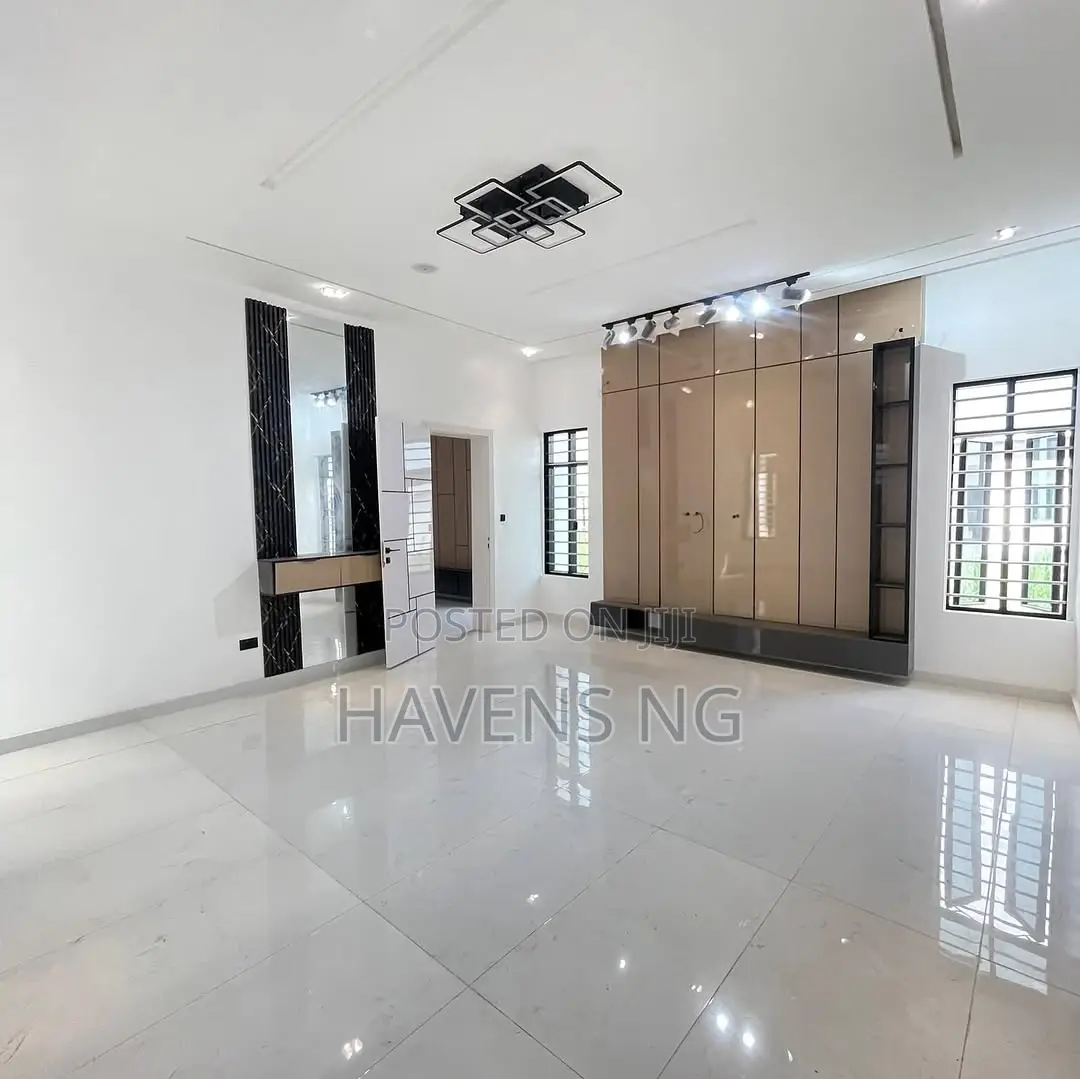 5bdrm Duplex in Lekki Phase 1 for sale in Lekki Phase 1