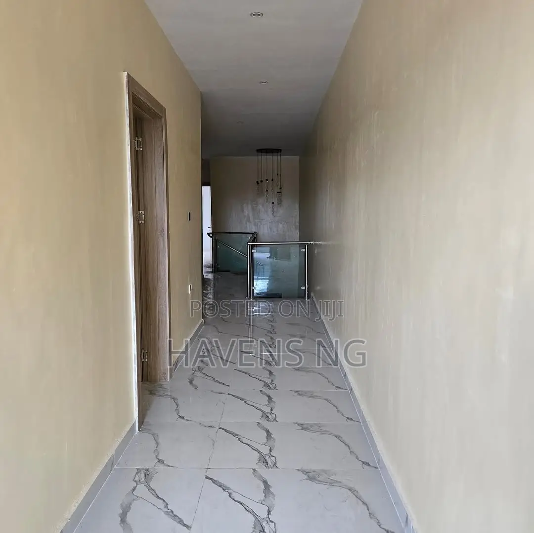 5bdrm Duplex in Lekki Phase 1 for sale in Lekki Phase 1
