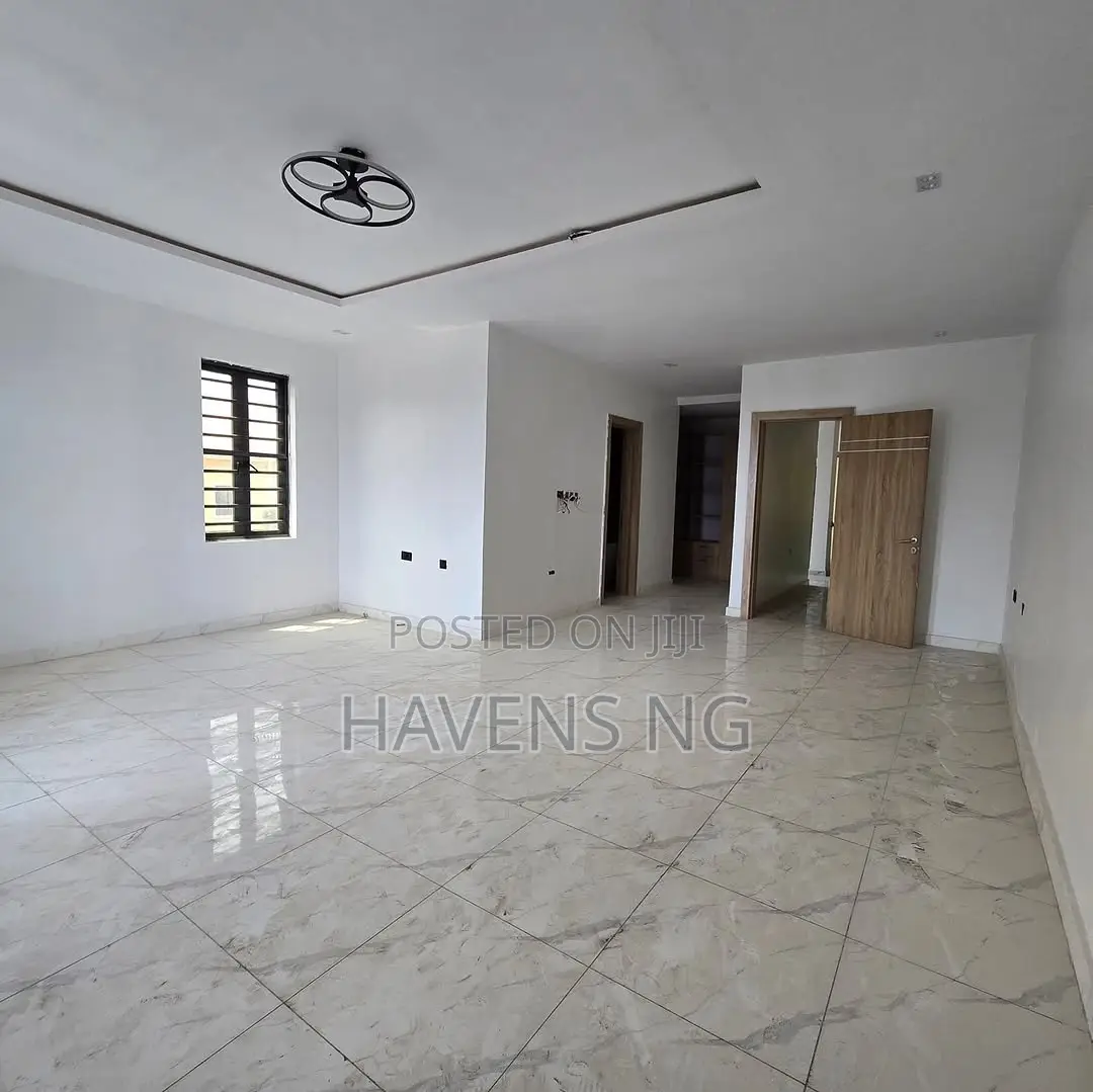 5bdrm Duplex in Lekki Phase 1 for sale in Lekki Phase 1