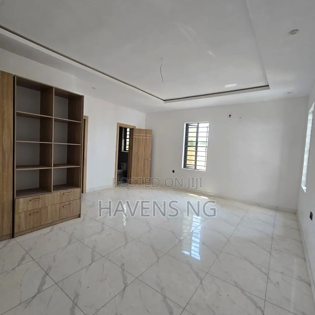 5bdrm Duplex in Lekki Phase 1 for sale in Lekki Phase 1