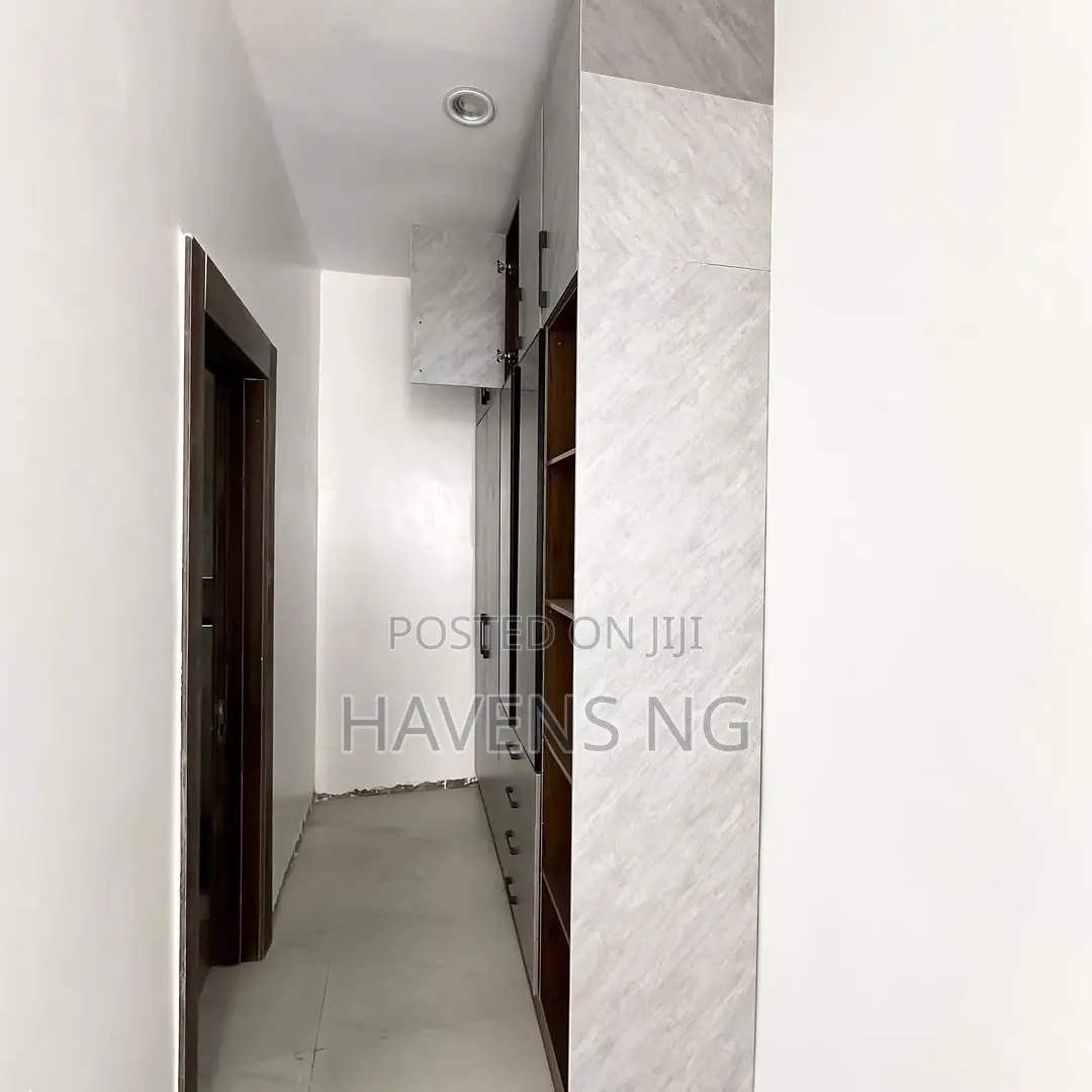 5bdrm Duplex in Ikate for sale in Ikate