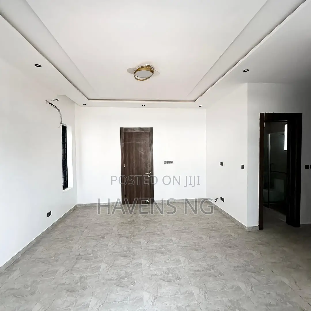 5bdrm Duplex in Ikate for sale in Ikate