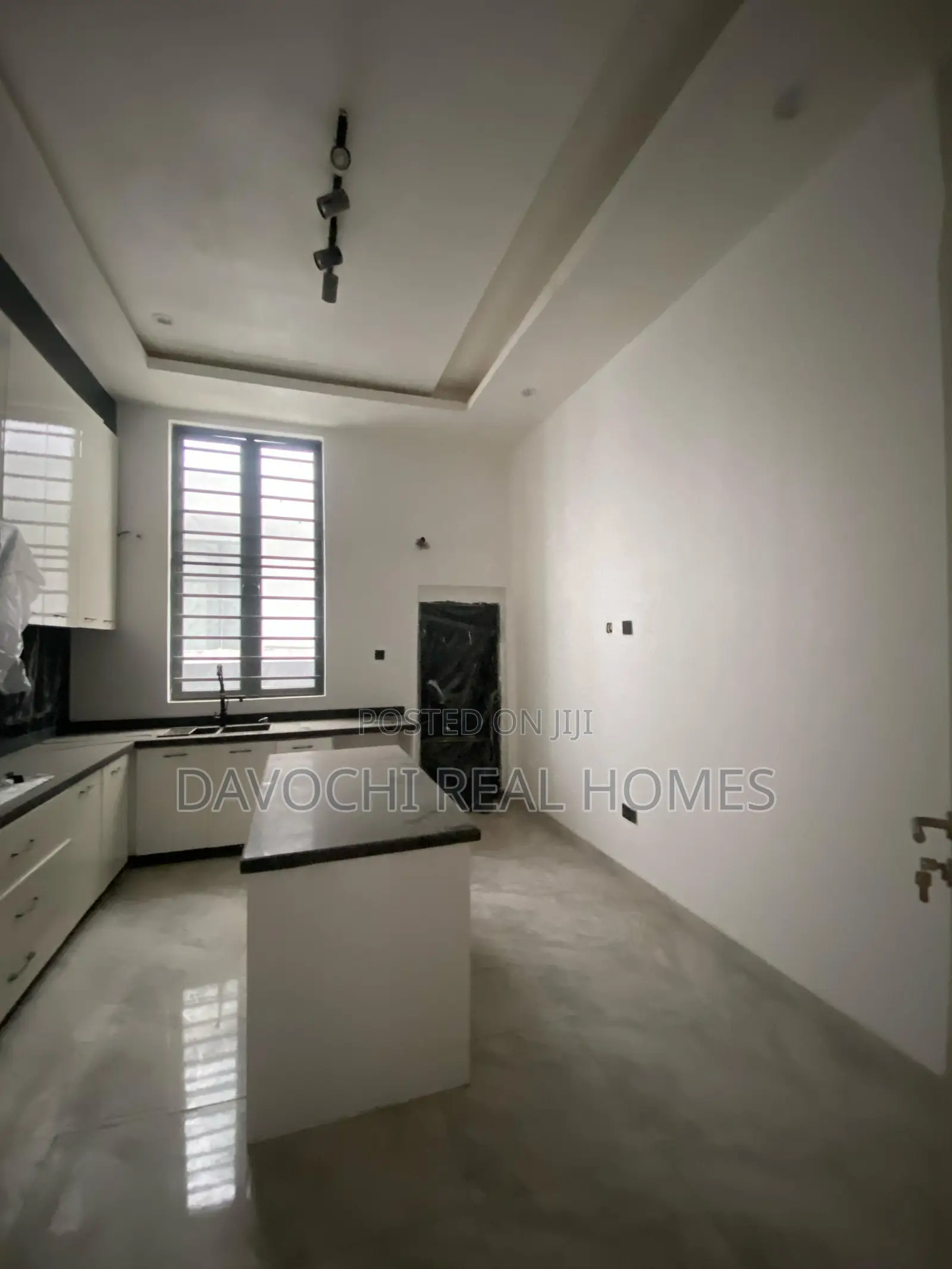 4bdrm Duplex in Chevron, Alternative for sale in Chevron