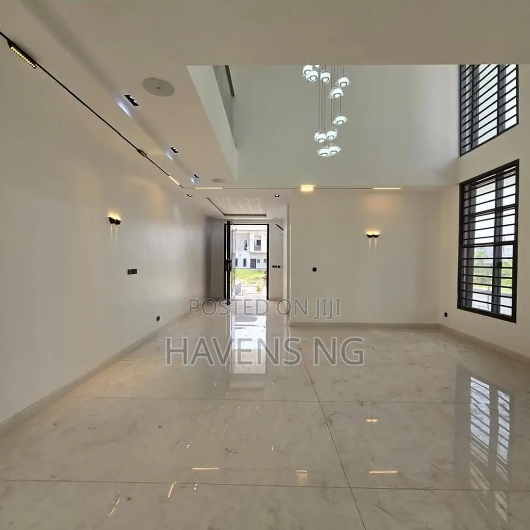5bdrm Duplex in Ikate for sale in Ikate