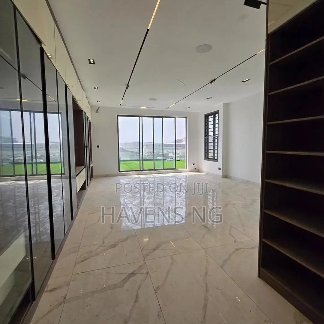 5bdrm Duplex in Ikate for sale in Ikate