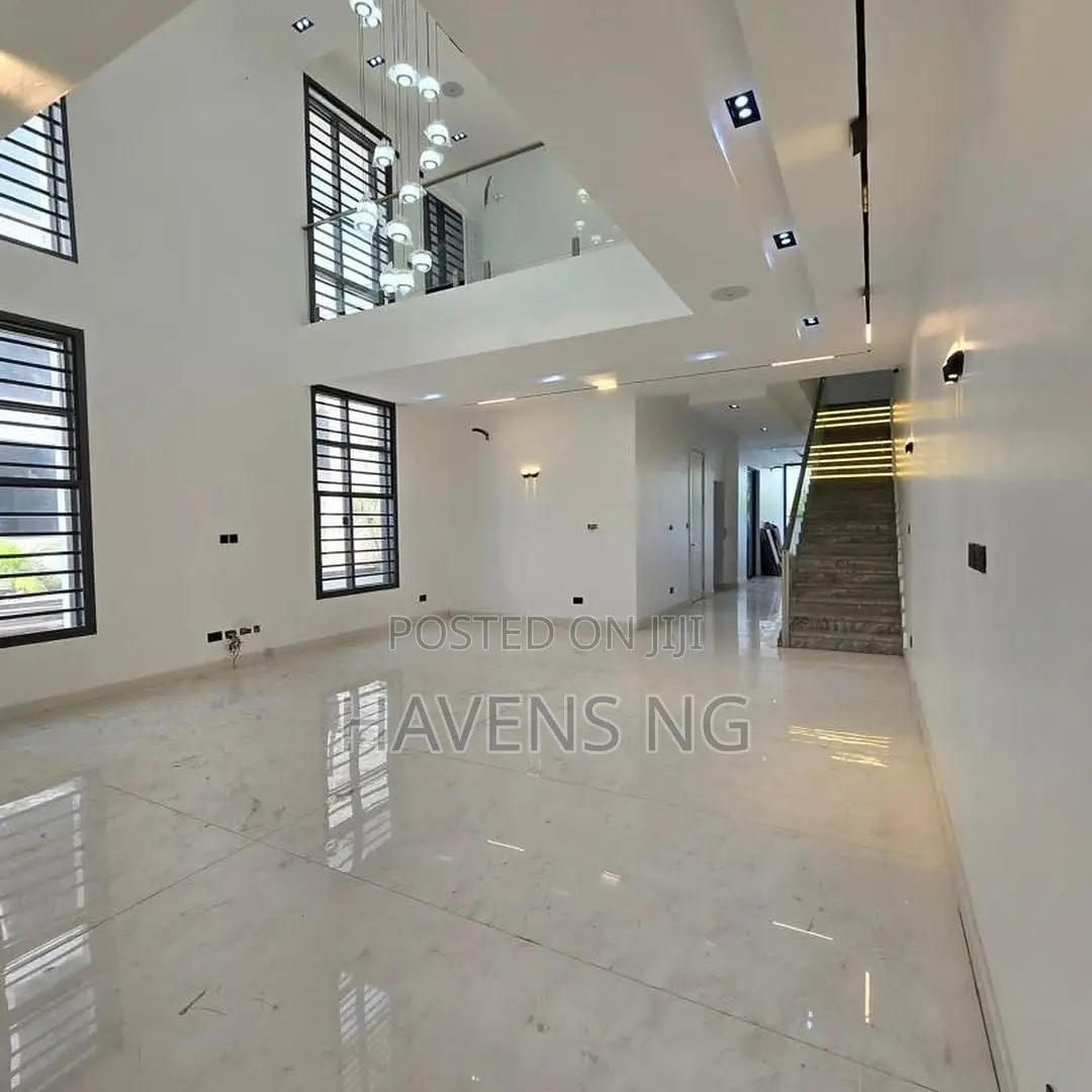 5bdrm Duplex in Ikate for sale in Ikate