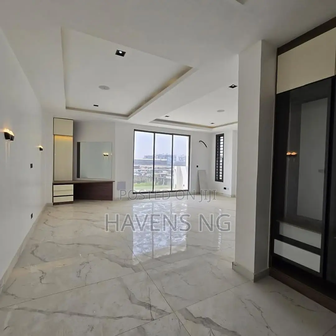 5bdrm Duplex in Ikate for sale in Ikate