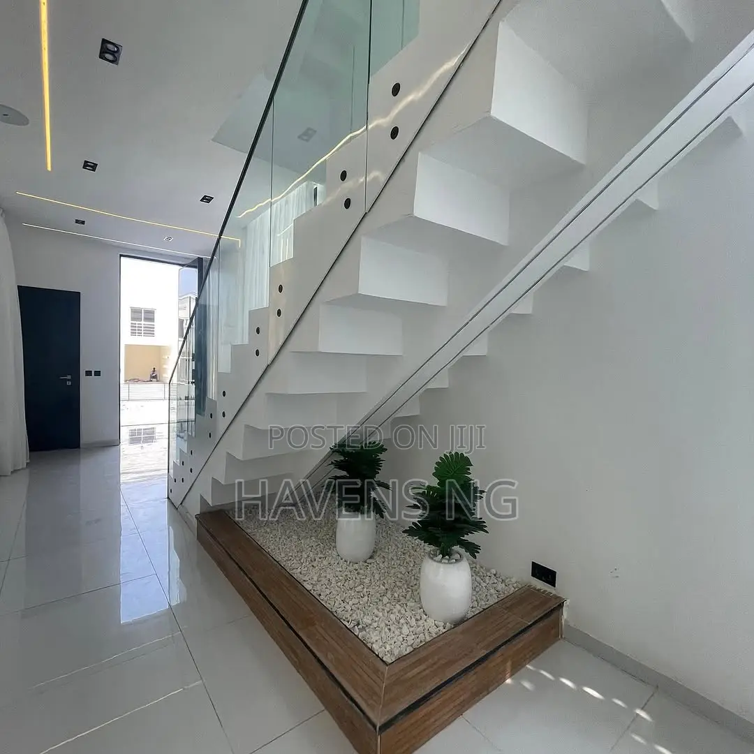 5bdrm Duplex in Chevron for sale in Chevron