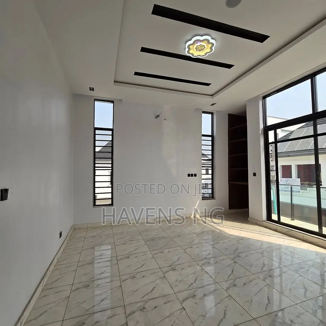 4bdrm Duplex in Ikota for sale in Ikota