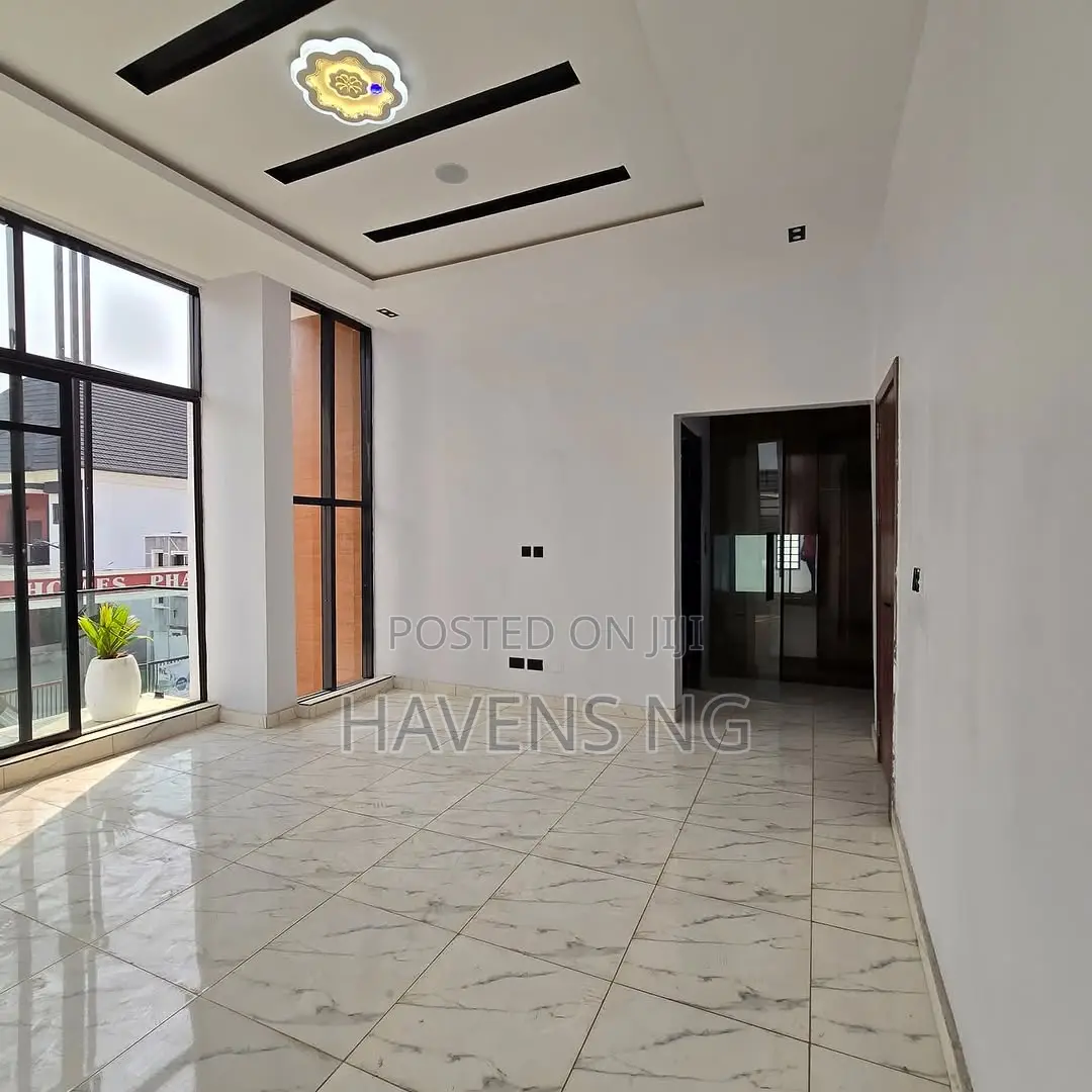 4bdrm Duplex in Ikota for sale in Ikota
