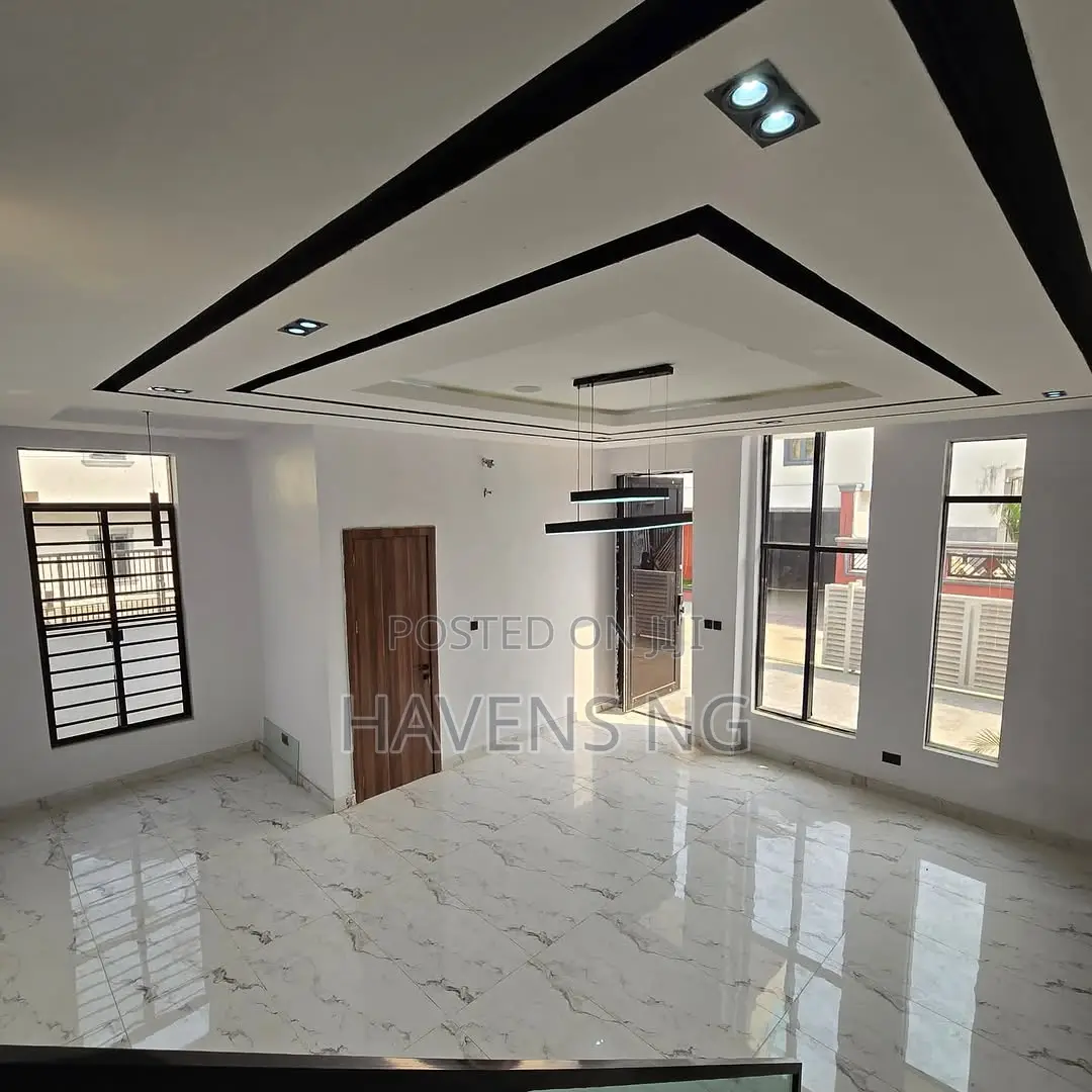 4bdrm Duplex in Ikota for sale in Ikota
