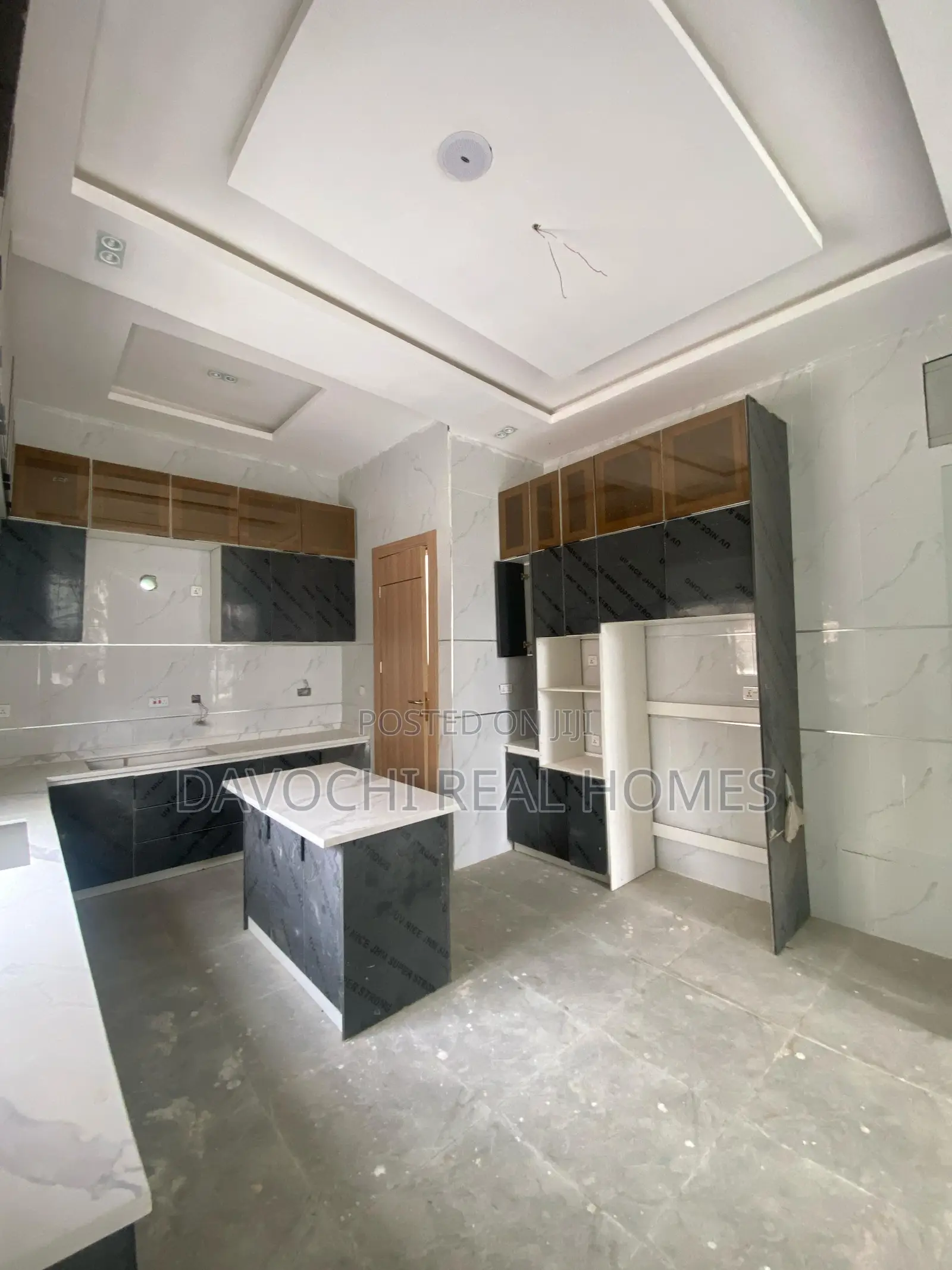4 Bedroom Duplex for Sale in Chevron