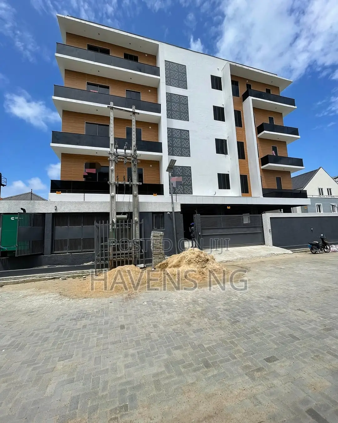 3bdrm Duplex in Ikate for sale in Ikate
