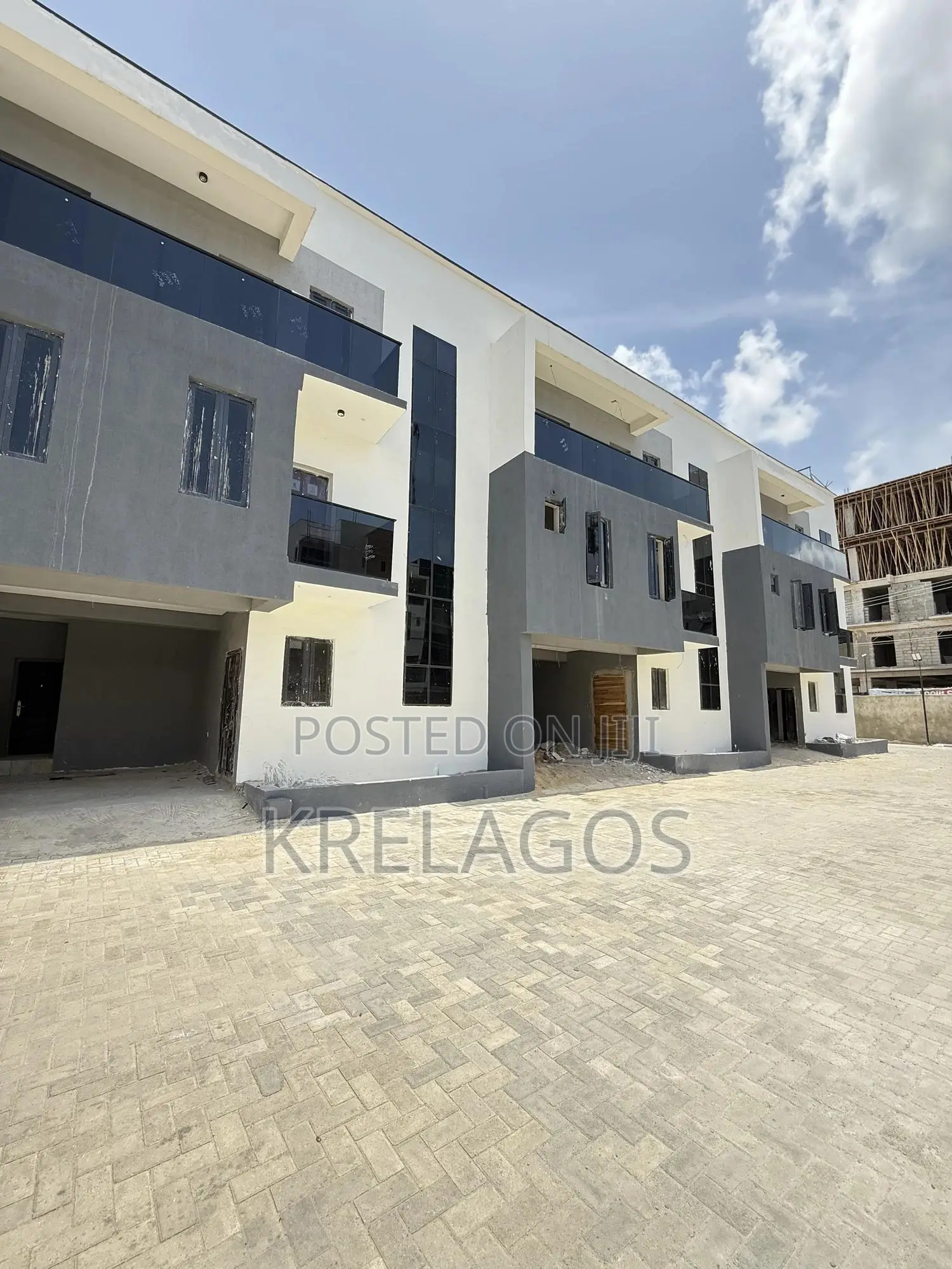 4bdrm Duplex in Lekki Phase 1 for sale in Lekki Phase 1