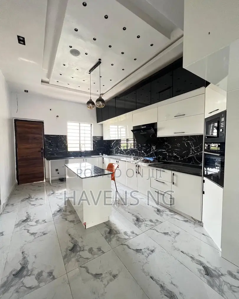 4bdrm Duplex in Lekki Phase 1 for sale in Lekki Phase 1