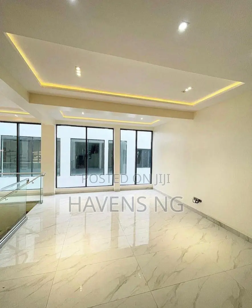 5bdrm Duplex in Lekki Phase 1 for sale in Lekki Phase 1