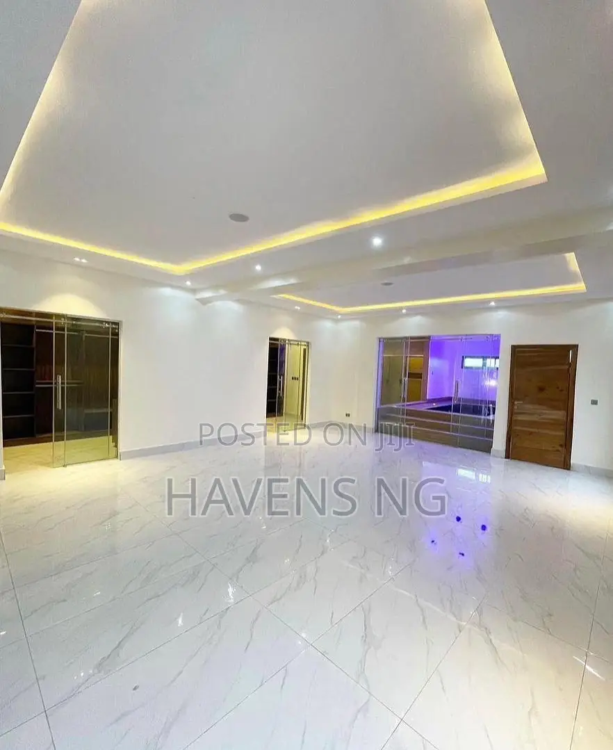 5bdrm Duplex in Lekki Phase 1 for sale in Lekki Phase 1