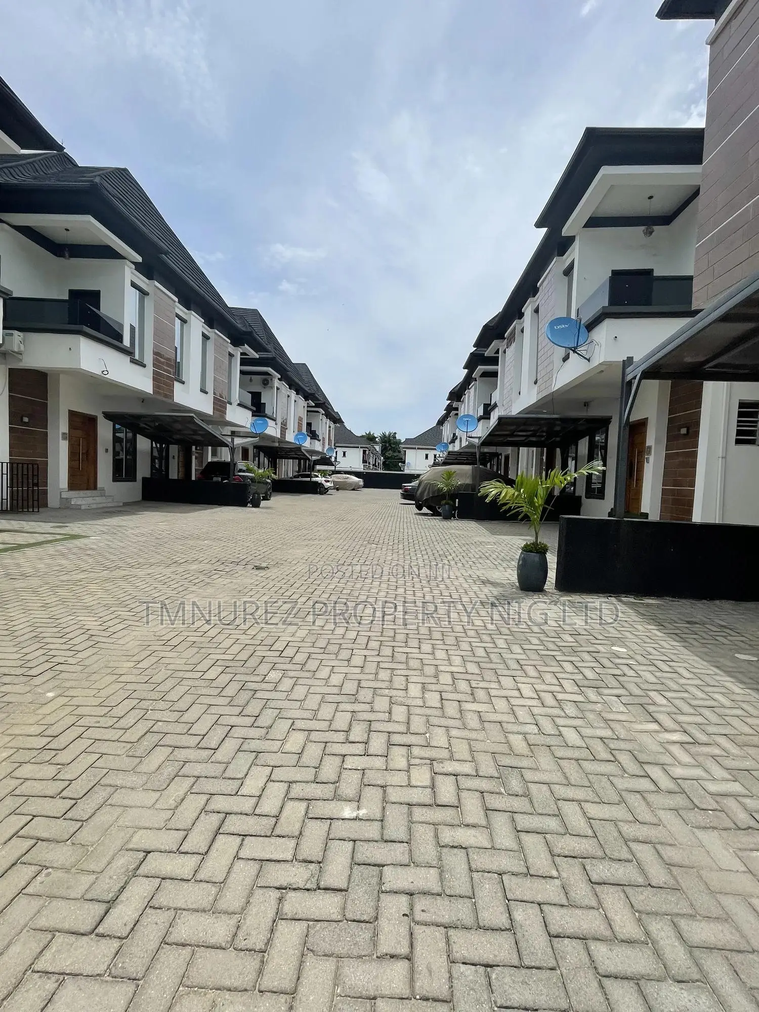 Furnished 4bdrm Duplex in Orchild Road, Chevron for rent in Chevron